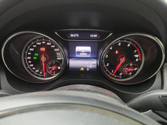 [上海·沪M] 二手奔驰奔驰GLA2018款 GLA 220 4MATIC 运动型