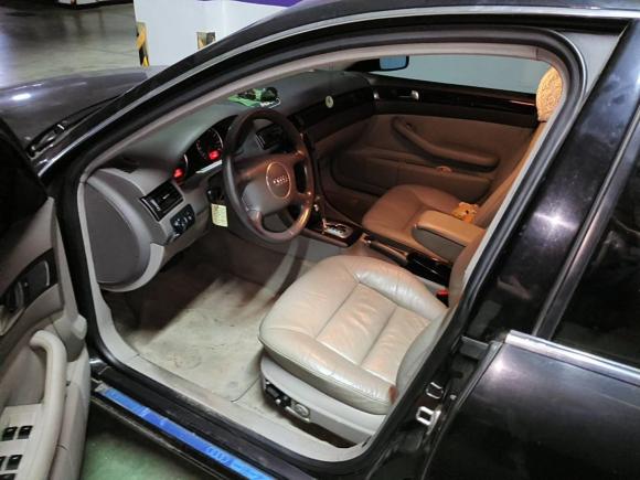 [济南·鲁A] 二手奥迪奥迪A62004款 2.4L 豪华舒适型