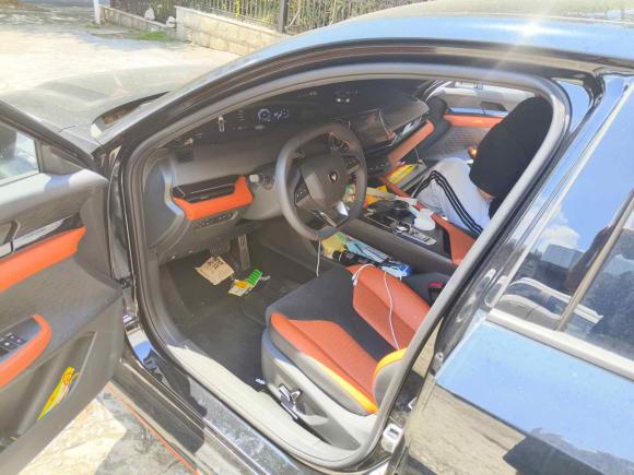 [南京·苏L] 二手长安长安UNI-V2023款 1.5T 运动版