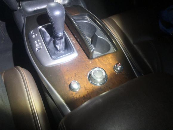 [上海·沪A] 二手英菲尼迪英菲尼迪QX602014款 2.5 S/C Hybrid 两驱卓越版