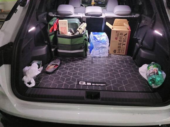 [上海·沪A] 二手奥迪奥迪Q5 e-tron2022款 40 e-tron 星耀型 机甲套装