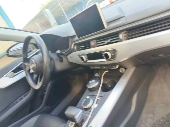 [南京·苏L] 二手奥迪奥迪A4L2018款 30周年年型 40 TFSI 时尚型