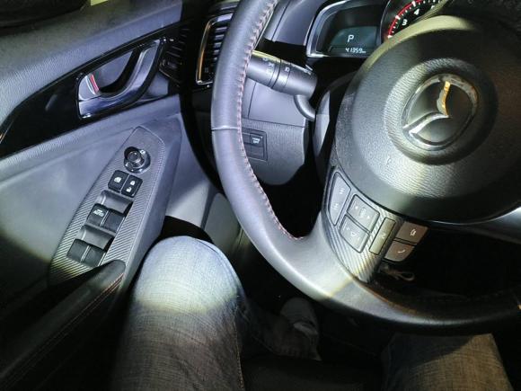 [上海·闽J] 二手马自达马自达3 昂克赛拉2014款 两厢 2.0L 自动旗舰型