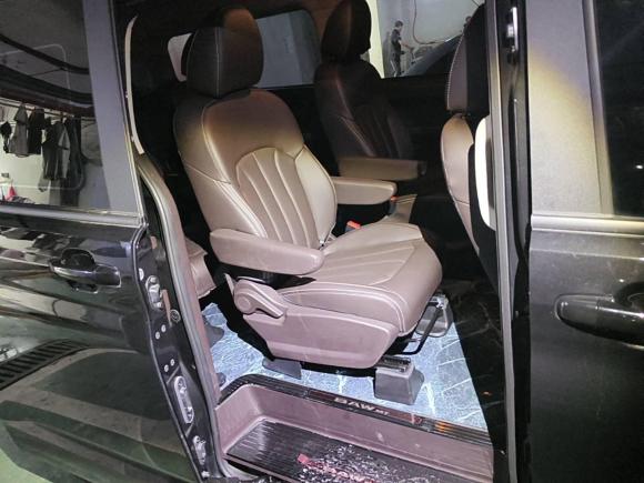 [苏州·苏U] 二手BAW北汽制造锐胜王牌M72023款 2.0L 自动长轴商务型 9座