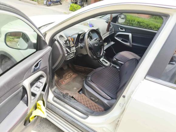 [上海·沪L] 二手奇瑞瑞虎52016款 2.0L CVT家尊版