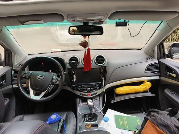 [武汉·鄂A] 二手比亚迪比亚迪S72015款 2.0T 自动尊贵型