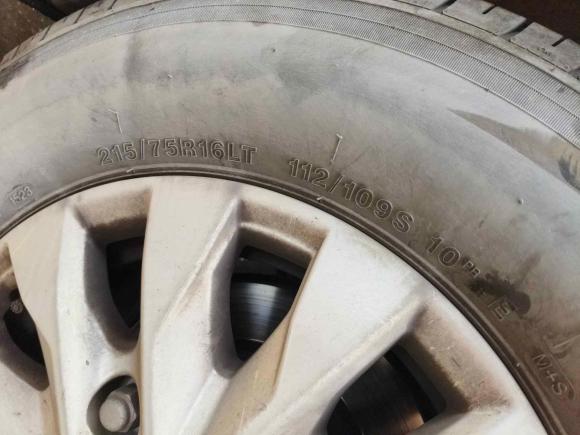 [成都·川G] 二手上汽大通MAXUS新途V902022款 2.0T AMT运杰前驱短轴中顶后单胎6座