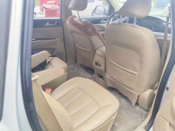 [广州·渝A] 二手宝骏宝骏7302014款 1.5L 手动舒适ESP版 7座