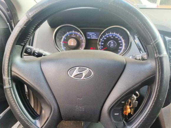 [青岛·鲁B] 二手现代索纳塔2011款 2.0L 自动时尚版