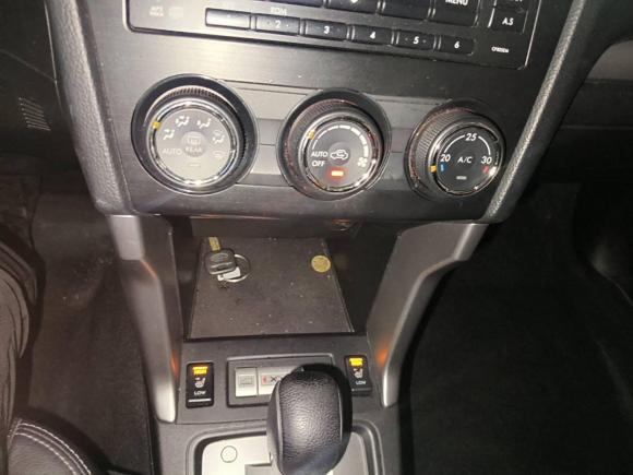 [上海·鲁C] 二手斯巴鲁森林人2013款 2.0i 自动豪华版