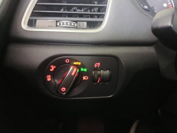 [武汉·鄂A] 二手奥迪奥迪Q32016款 30 TFSI 风尚型