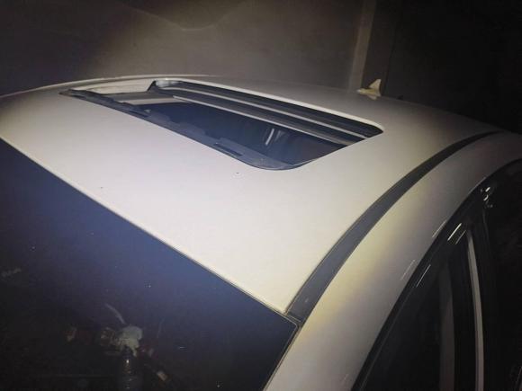 [苏州·苏E] 二手荣威荣威3502015款 1.5L 自动豪华天窗版