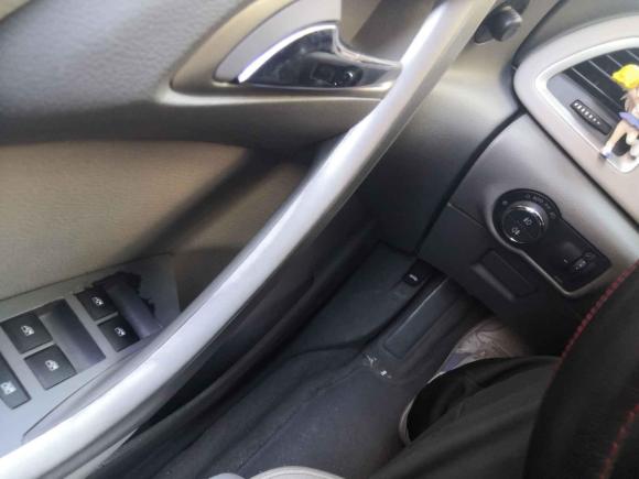 [上海·沪C] 二手别克英朗2013款 XT 1.6L 手动进取版