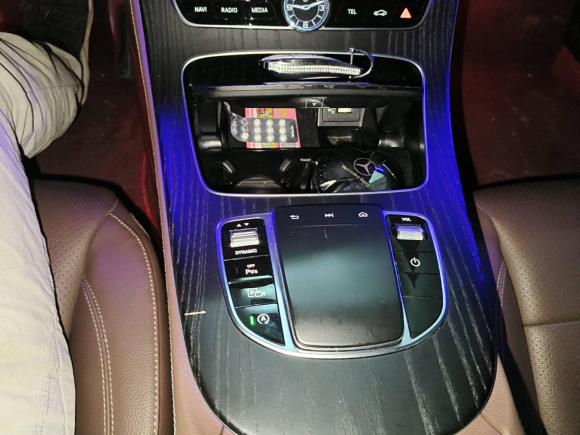 [武汉·鄂A] 二手奔驰奔驰E级2020款 E 300 L 运动时尚型