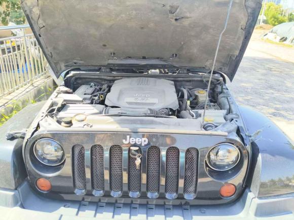 [青岛·鲁B] 二手Jeep牧马人2013款 3.6L Sahara 四门版