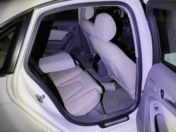 [深圳·粤B] 二手奥迪奥迪A4L2011款 2.0 TFSI 技术型