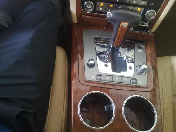 [武汉·鄂A] 二手大众辉腾2011款 3.6L V6 5座加长商务版