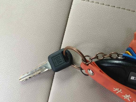 [济南·鲁A] 二手别克别克GL82014款 2.4L 经典版