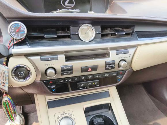 [南通·沪F] 二手雷克萨斯雷克萨斯ES2015款 200 舒适版