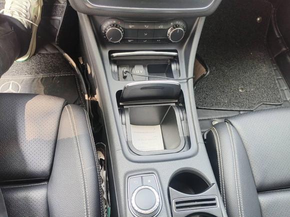 [上海·沪L] 二手奔驰奔驰GLA2017款 GLA 200 动感型