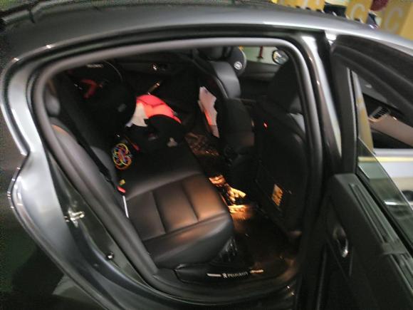 [上海·沪C] 二手标致标致5082011款 2.3L 自动旗舰版