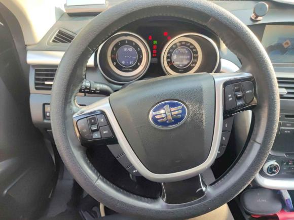 [青岛·黑B] 二手奔腾奔腾X802013款 2.0L 自动豪华型