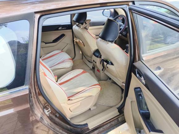 [上海·皖A] 二手宝骏宝骏7302015款 1.8L 手动舒适ESP版 7座