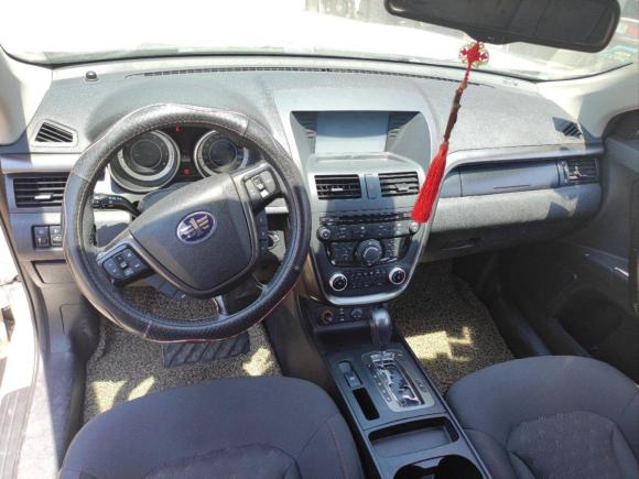 [温州·浙C] 二手一汽奔腾X802016款 2.0L 自动舒适型