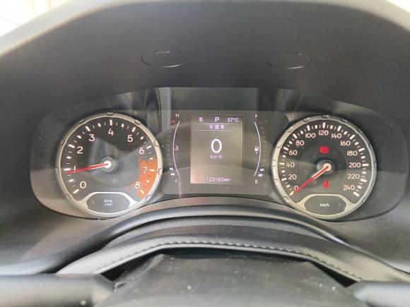 [佛山·粤E] 二手Jeep自由侠2018款 互联大屏版 180T 自动高能版