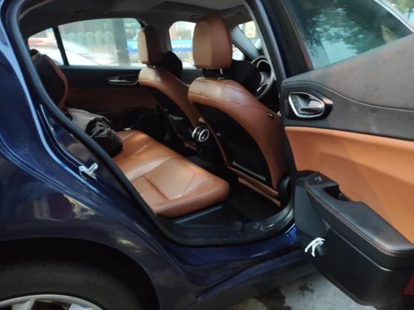 [广州·湘J] 二手阿尔法·罗密欧Giulia2017款 2.0T 200HP 豪华版