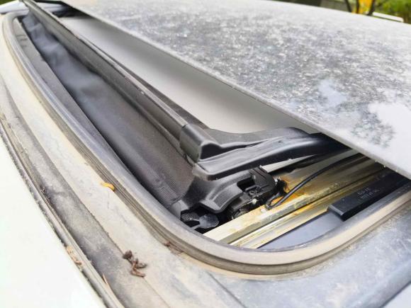 [西安·陕U] 二手雷诺科雷傲2012款 2.5L 四驱豪华导航版