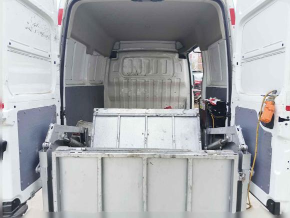 [合肥·皖A] 二手上汽大通MAXUS新途V802018款 2.5T 6挡手动厢式货车短轴中顶2/3座