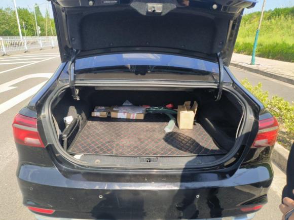 [上海·沪A] 二手荣威荣威i6新能源2017款 45T 混动互联智享版