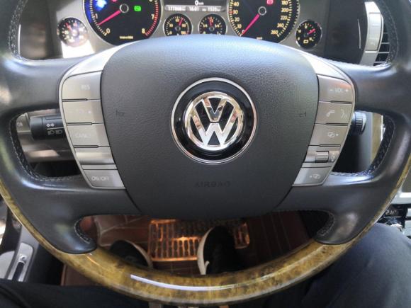 [杭州·浙A] 二手大众辉腾2011款 3.6L V6 4座加长Individual版