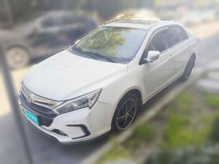 比亚迪秦新能源2014款 1.5T 酷黑骑士旗舰型