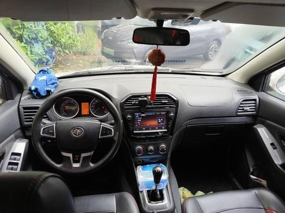 [宁波·浙B] 二手新龙马汽车启腾V602017款 1.5L 豪华型