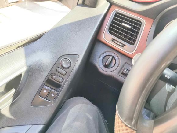 [南昌·赣A] 二手上汽大通MAXUS大通G102016款 1.9T 手动精英版 柴油 国V