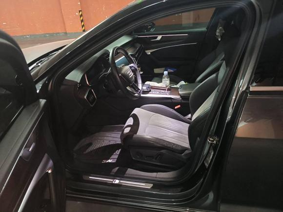 [上海·沪F] 二手奥迪奥迪A6L2022款 45 TFSI 臻选动感型