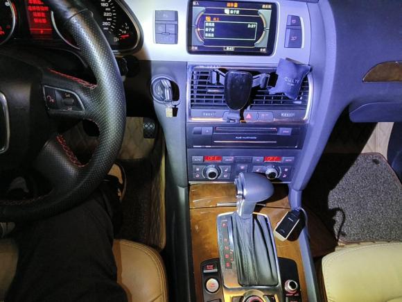 [深圳·粤B] 二手奥迪奥迪Q72011款 3.0 TFSI 进取型(200kW)