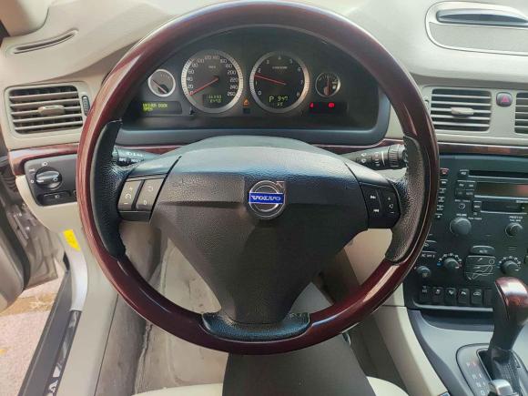 [青岛·鲁B] 二手沃尔沃沃尔沃S802004款 2.5T