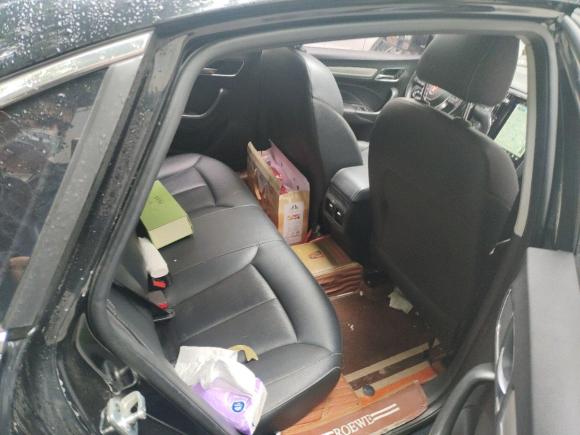 [南京·沪A] 二手荣威荣威ei62017款 45T 混动互联智享版