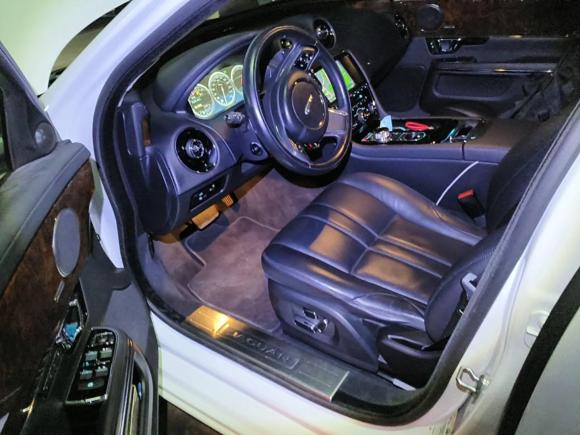 [上海·沪D] 二手捷豹捷豹XJ2015款  XJL 3.0 SC 两驱全景商务版