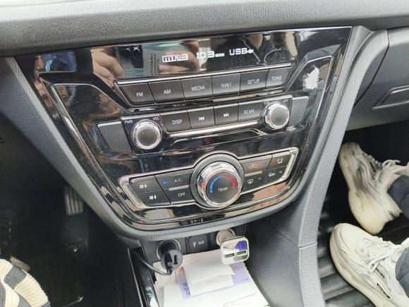 [上海·沪C] 二手长安悦翔V72015款 1.6L 自动乐趣型 国V