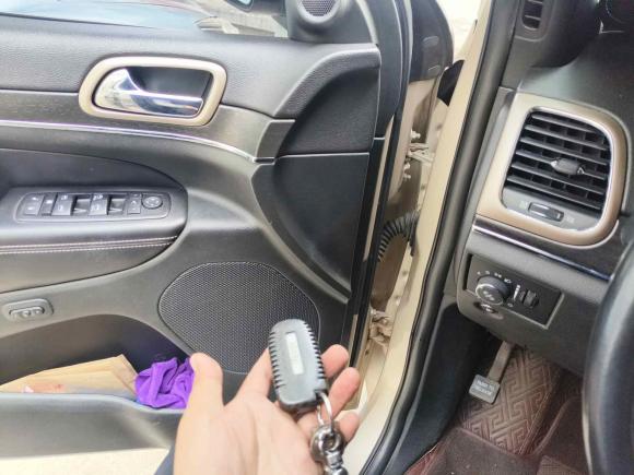 [义乌·浙G] 二手Jeep大切诺基2014款 3.0TD 柴油 舒享导航版