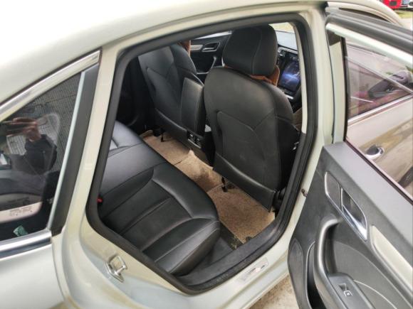 [上海·沪A] 二手荣威荣威i6新能源2019款 PLUS 50T 互联网荣耀旗舰版