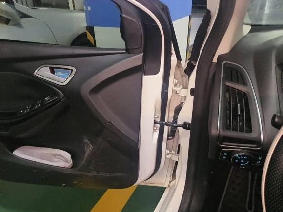 [义乌·浙C] 二手福特福克斯2012款 两厢 2.0L 自动豪华运动型