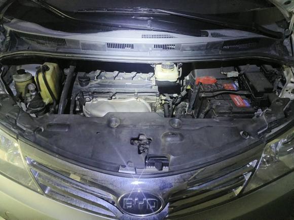 [青岛·鲁U] 二手比亚迪比亚迪M62015款 2.4L 自动豪华型