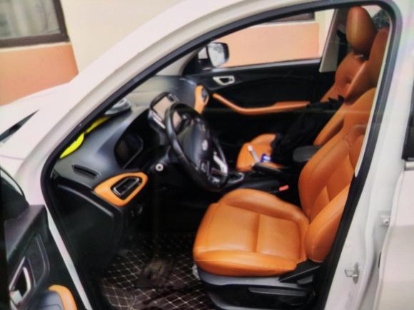 [上海·鄂H] 二手奇瑞瑞虎72016款 2.0L CVT耀目版