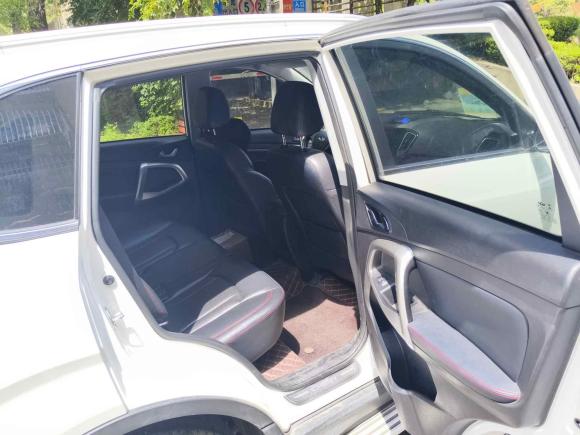 [上海·沪L] 二手奇瑞瑞虎52016款 2.0L CVT家尊版