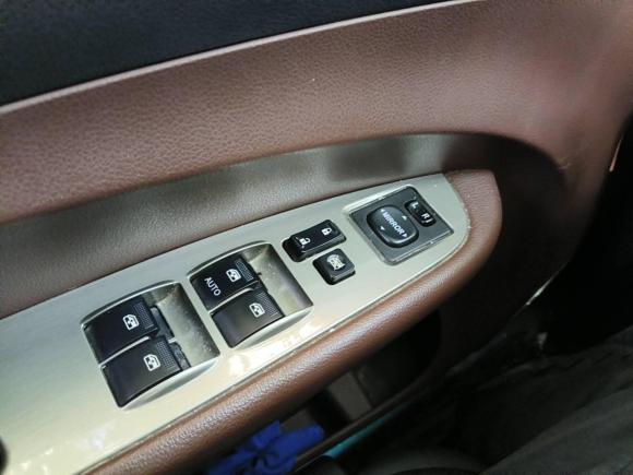 [武汉·鄂A] 二手东风风行景逸X52016款 1.6L CVT豪华型